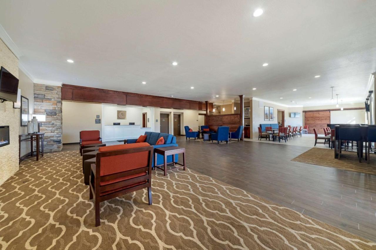 Comfort Inn & Suites Harrah Choctaw Экстерьер фото