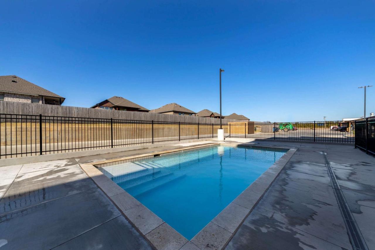 Comfort Inn & Suites Harrah Choctaw Экстерьер фото