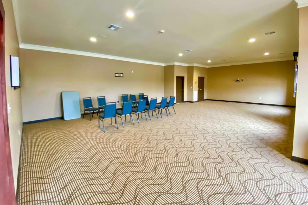 Comfort Inn & Suites Harrah Choctaw Экстерьер фото
